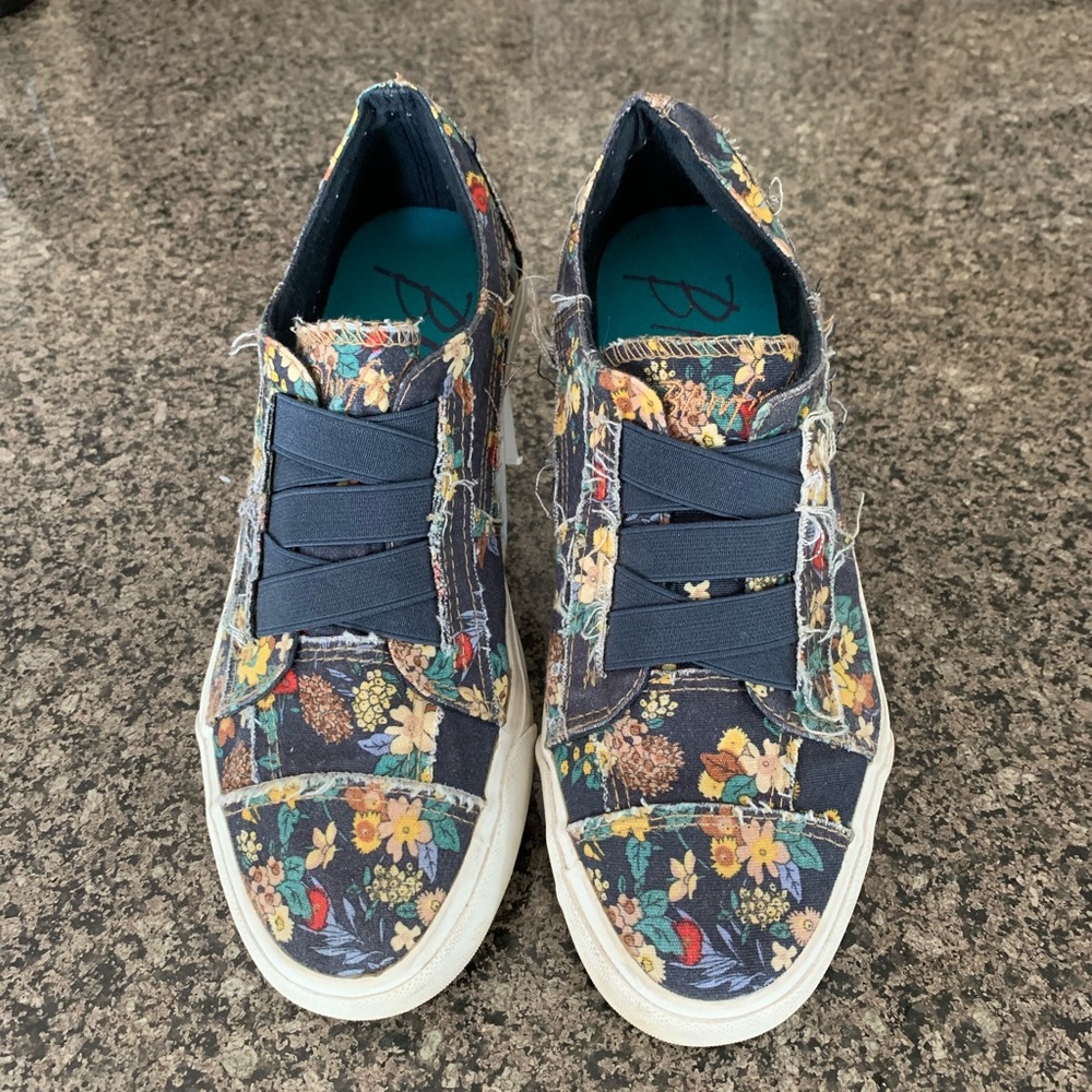 Size 8.5 Blowfish multicolored frayed edge slip on